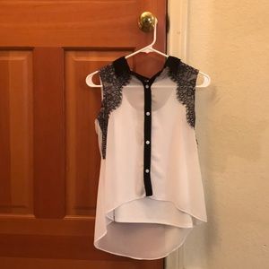 sleeveless blouse with lace trim